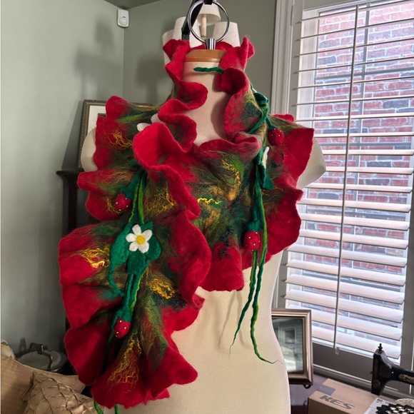 Handcrafted Red and Green Felted Nuno Ruffled Scarf - Picture 5 of 6